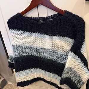 Women's chunky knit cropped sleeves and sweater - shades of blue